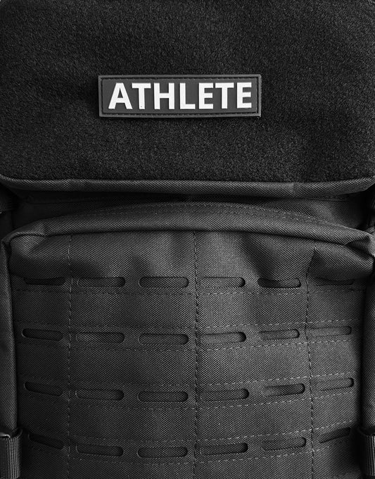 Schwarzer ATHLETE Gym Patch mit weissen, erhabenen Buchstaben, als abnehmbarer Patch mit Klettverschluss für Gym Bags, Rucksäcke oder Fitness-Equipment