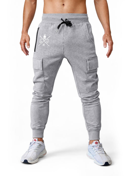 Cargo Trainerhose Herren Grau von Gym Generation – Frontansicht mit Kordelzug, Cargo-Taschen und bequemer Loose-Fit Passform