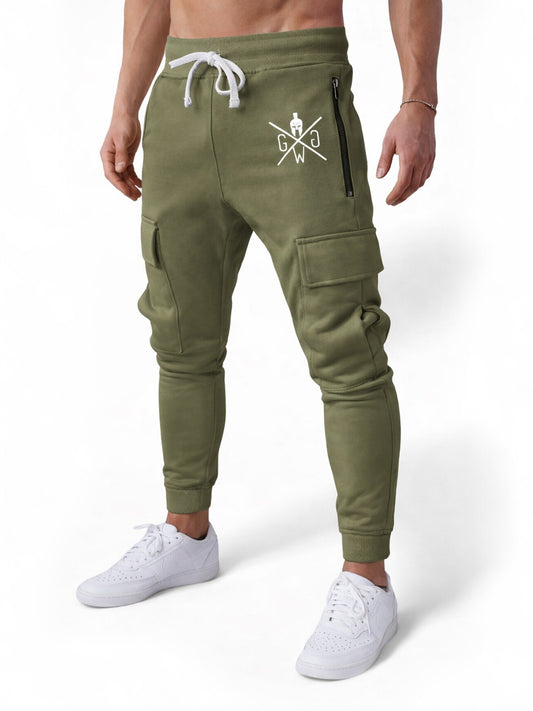 Cargo Jogginghose für Herren in Olive von Gym Generation – stylisch und funktional, ideal für Fitness, Freizeit und Outdoor-Aktivitäten.