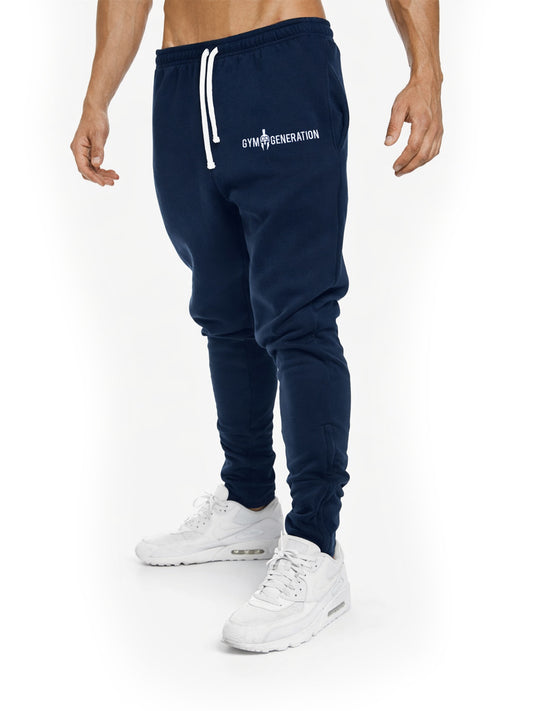 Gym Generation Herren Trainingshose navy getragen – seitliche Ansicht Jogger mit tapered Fit für Fitness, Gym und Alltag