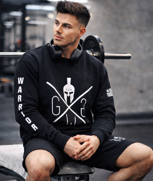Schwarzes Gym Generation Warrior Sweatshirt für Herren beim Krafttraining im Gym, Fitness Sweatshirt mit Logo