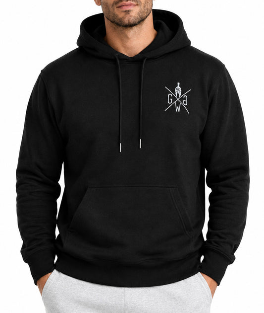 Schwarzer Herren Gym Hoodie von Gym Generation mit Kapuze und dezentem Brustlogo, Frontansicht im Studio
