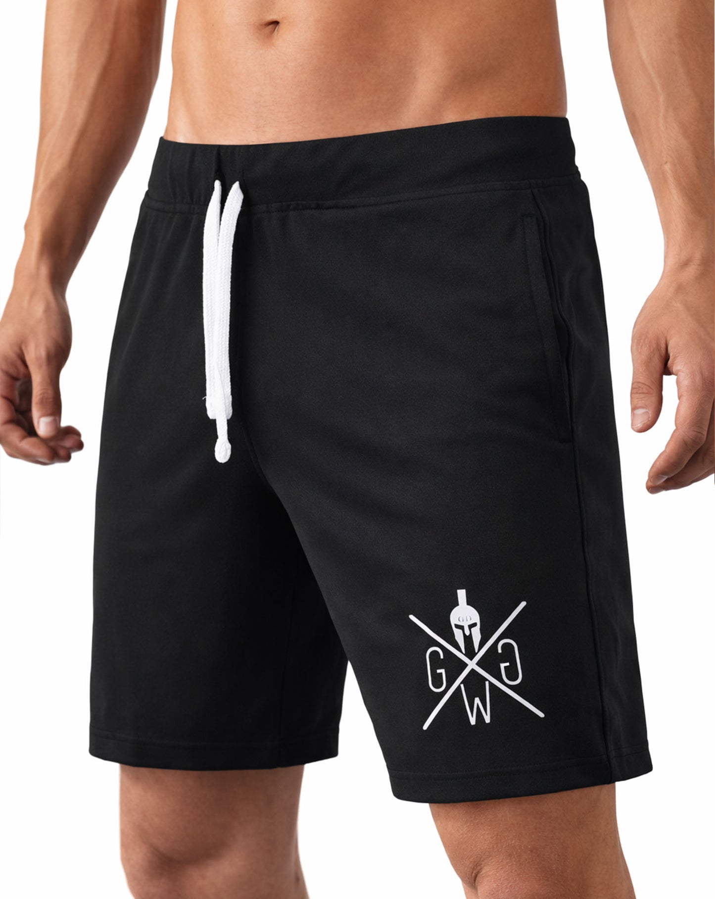 Gym Shorts schwarz Herren von Gym Generation mit Logo – leichte Fitness Shorts am Model für Workout, Training und Fitnessstudio