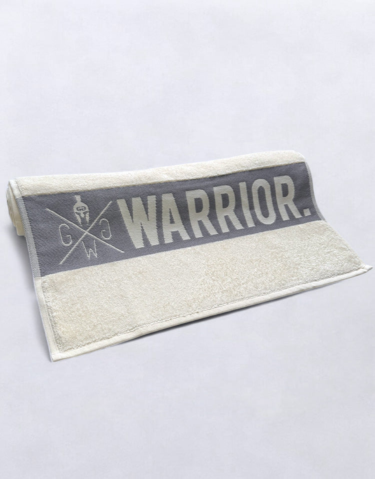 Hautfreundliches Fitness Handtuch in Beige – ÖKO-TEX® zertifiziertes Sporthandtuch, ideal für Training, Wandern und Reisen.