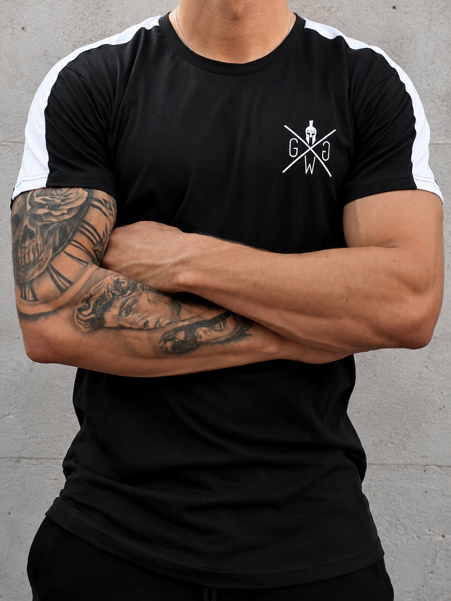 Hochwertiges Gym Shirt in Schwarz für Männer – atmungsaktiv, sportlicher Fit, perfekt für Krafttraining, Calisthenics und Outdoor-Workouts
