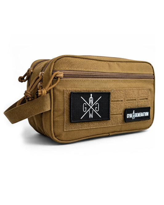 Fitness Kulturbeutel beige Gym Generation Seitenansicht – robuster Sport und Reise Kulturbeutel mit Patch Klettfläche für Fitnessstudio und Training