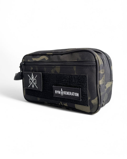 Herren Necessaire für Reisen und Fitness – Camouflage Kulturbeutel mit Logo-Patches