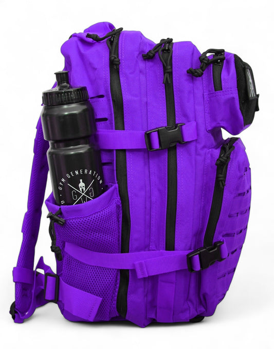 Retro Purple Reise Rucksack – Vielseitiger Outdoor- und Sport-Rucksack von Gym Generation mit Brust- und Hüftgurten für maximalen Tragekomfort auf langen Touren.