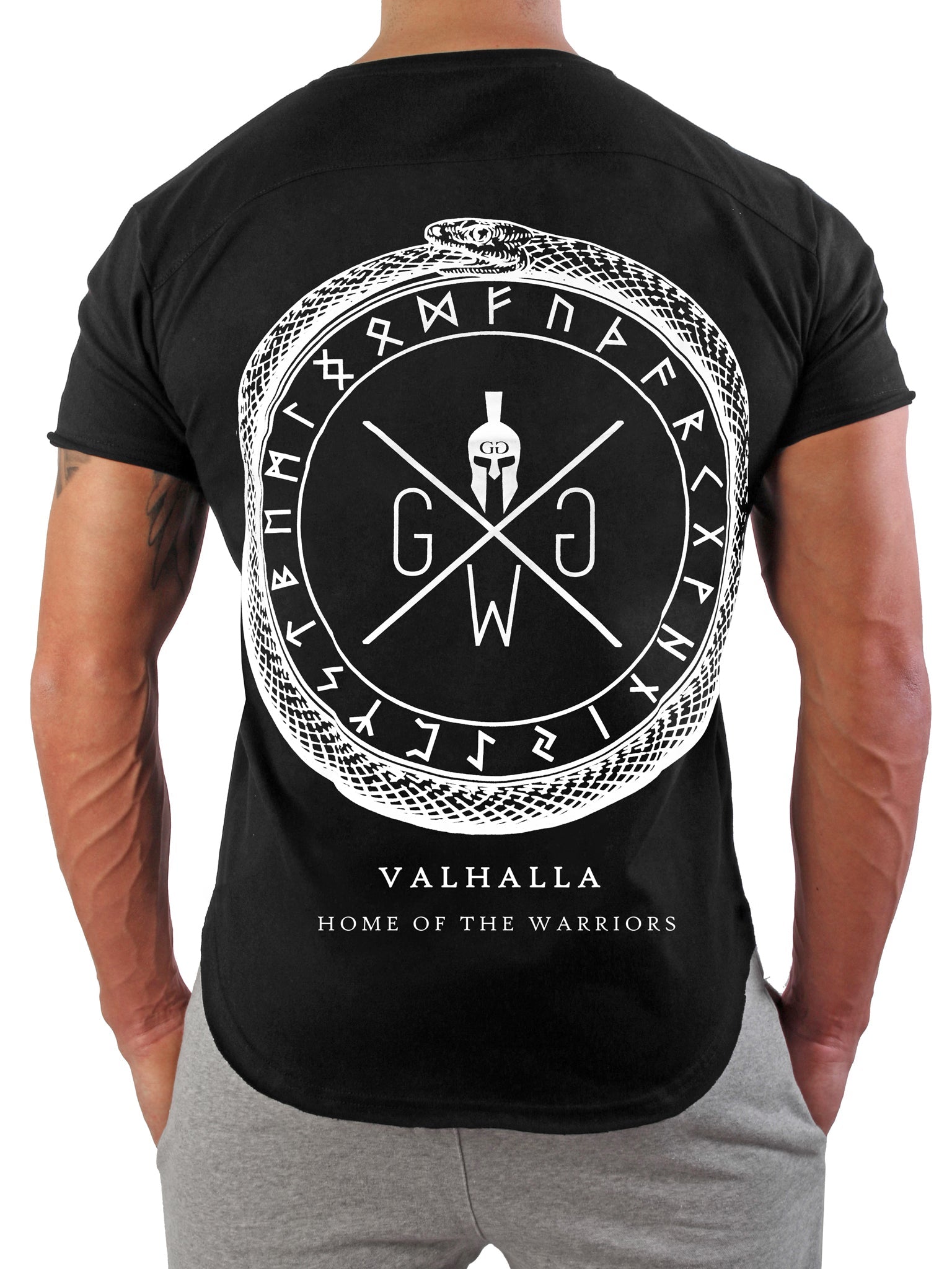 Homme portant un t-shirt noir Maquette de vue avant et arrière isolée Homme portant un t-shirt noir Maquette de vue avant et arrière isolée