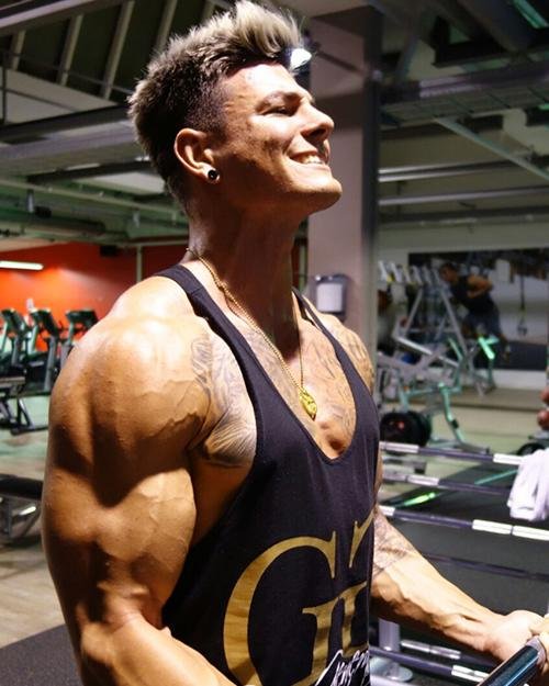 Bodybuilding Kleidung von Gym Generation – Oldschool-Style trifft moderne Performance. Tank Tops, Muskelshirts & Shorts für maximale Bewegungsfreiheit & Komfort. Perfekt für Krafttraining, Bodybuilding & Fitness-Lifestyle.
