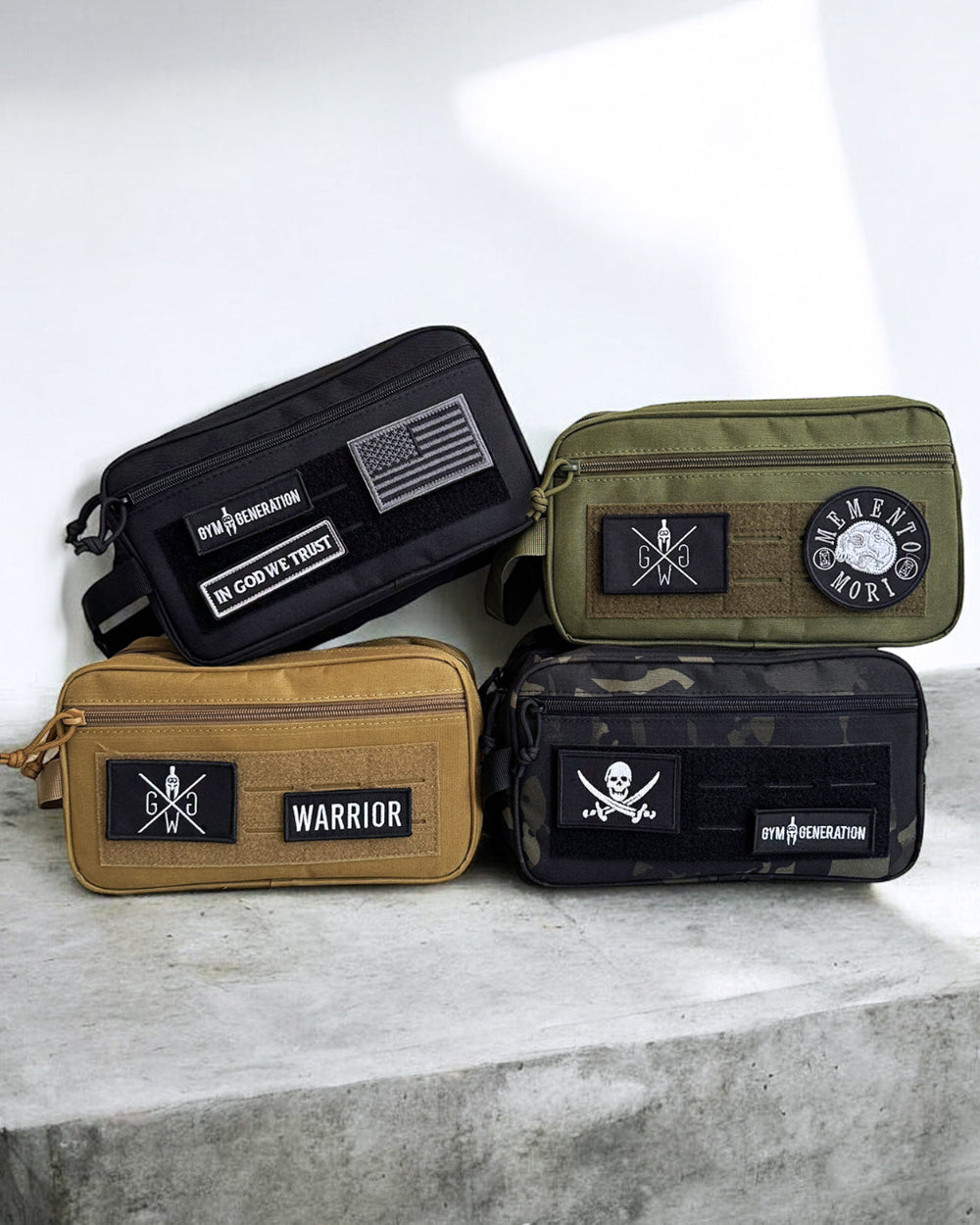 Necessaire & Kulturbeutel für Herren – ideal für Reisen, Sport & Gym. Robust, wasserabweisend & personalisierbar mit Patch-System. Jetzt in 4 Farben kaufen.