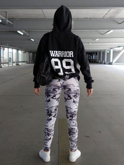 Fitness Leggings im Camo-Design von Gym Generation, Vorderansicht, getragen von einem Modell