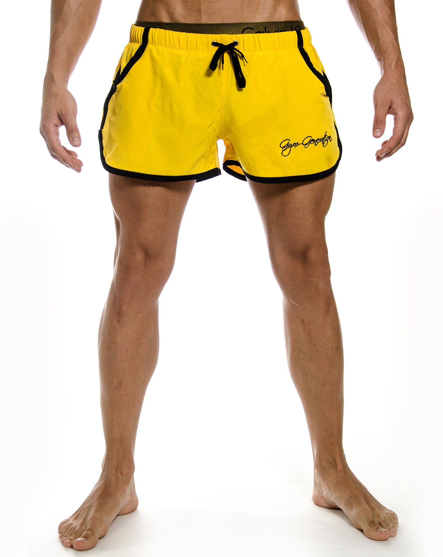 Stylische gelbe Zyzz Shorts von Gym Generation, mit praktischen Hosentaschen für Handy und Schlüssel, perfekt für Fitnessstudio und Outdoor-Aktivitäten.