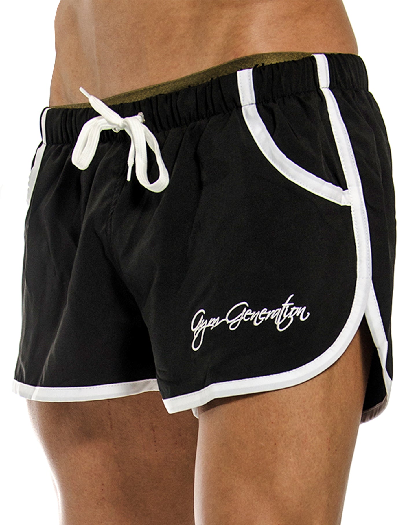 Hochwertige schwarze Gym Shorts von Gym Generation mit innovativem Netzstoff-Innenfutter, perfekt für Training und Strand