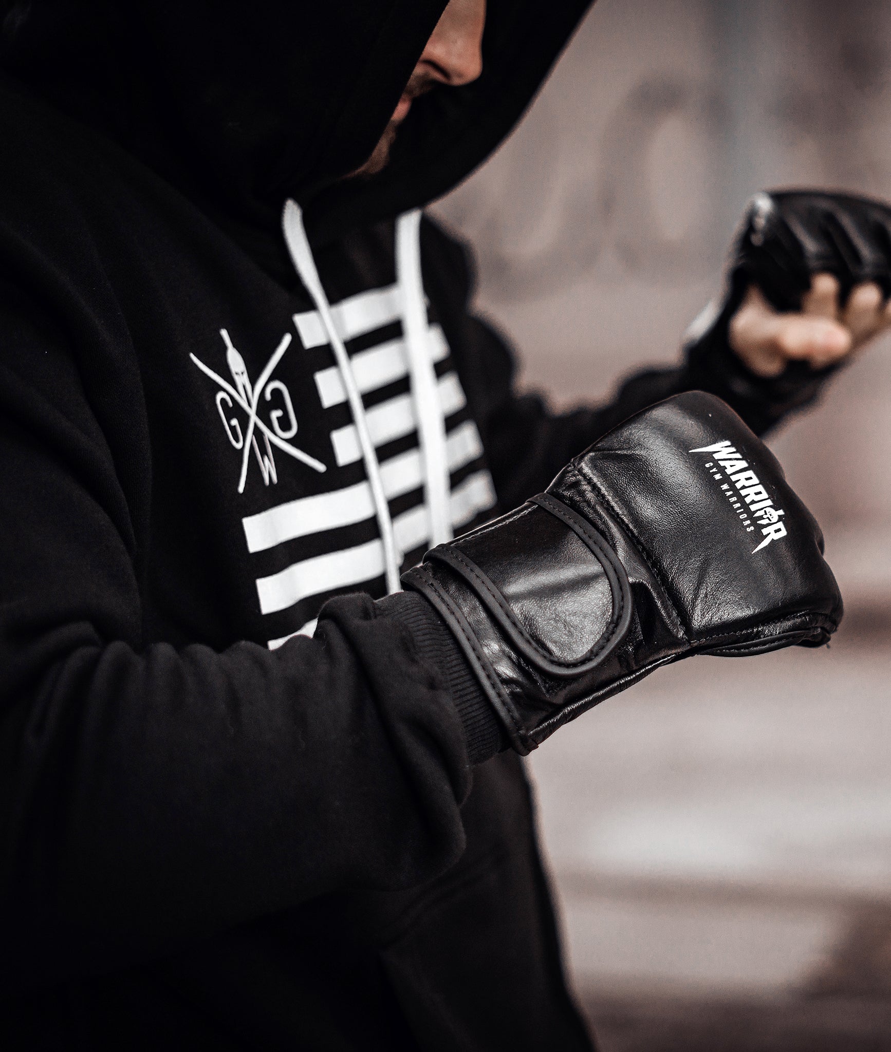 Vielseitiger schwarzer Hoodie von Gym Generation, bietet Komfort und Stil für jede Gelegenheit.