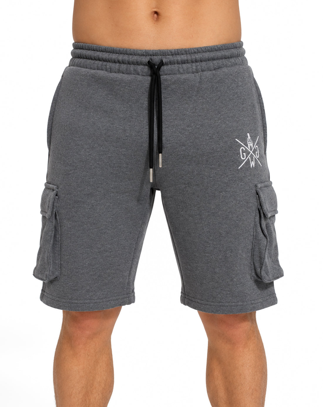 Gym Generation Maverick Cargo Shorts Herren in Anthrazit von vorne mit Cargo-Taschen, Kordelzug und weissem Logo