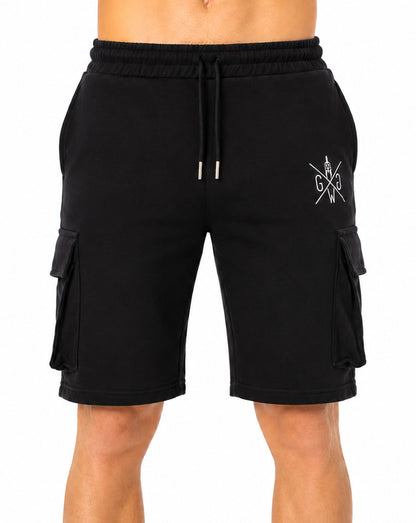Gym Generation Maverick Cargo Shorts Herren in Schwarz, Frontansicht mit elastischem Bund, Kordelzug, Cargo-Taschen und gesticktem Logo