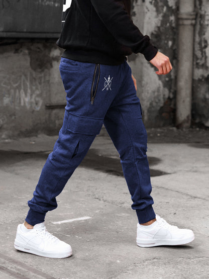 Herren Cargo Hose Navy Blau – Gym Generation Trainingshose mit sportlichem Design, elastischer Passform und fünf funktionalen Taschen für Alltag und Fitness.