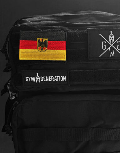 Deutschland Flagge Patch mit Klettverschluss, gestickt in Schwarz-Rot-Gold mit Bundesadler-Wappen, freigestellt auf hellem Hintergrund, Premium Patch für Rucksäcke, Tactical Gear, Jacken und Team-Equipment.