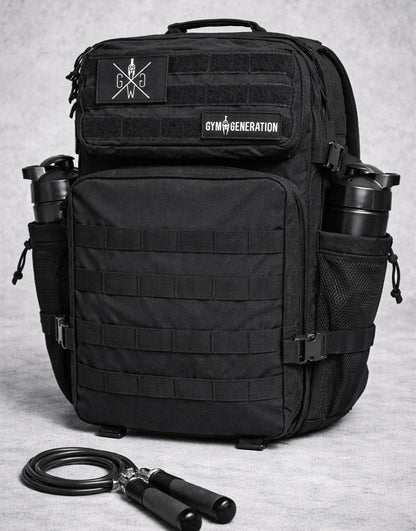 Gym Generation Tactical Fitness Rucksack Schwarz mit MOLLE-System, seitlichen Flaschenhaltern, robustem Material und Springseil – leistungsstarker Gym-, Cross-Training- & Outdoor-Rucksack für Krafttraining, Functional Fitness, Travel und Alltag