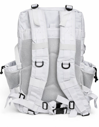 Rückansicht weisser Tactical Fitness Rucksack 45L mit ergonomischem Rückenpolster, atmungsaktivem Mesh, verstellbaren Schultergurten und Brust-/Hüftgurt – funktionaler Gym-, Reise- & Outdoor-Rucksack mit hohem Tragekomfort
