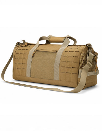 Gym Generation Fitness Sporttasche Maverick in Beige, schräge Rückansicht mit Schultergurt, Tragegriffen, Mesh-Seitenfach und Laser-Cut-MOLLE