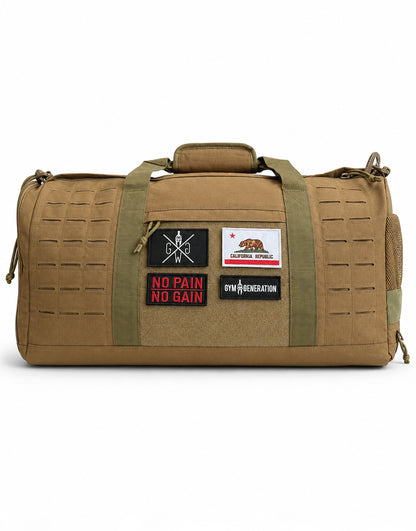 Gym Generation Fitness Sporttasche Maverick in Beige mit Klett-Patches, Tragegriffen, Laser-Cut-MOLLE und robustem Gym-Bag-Design