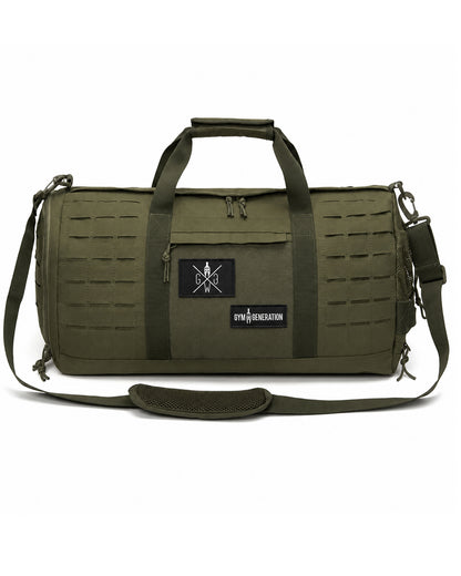 Gym Generation Fitness Sporttasche Maverick in Olive, Frontansicht mit Schultergurt, Tragegriffen, Laser-Cut-MOLLE und Patches