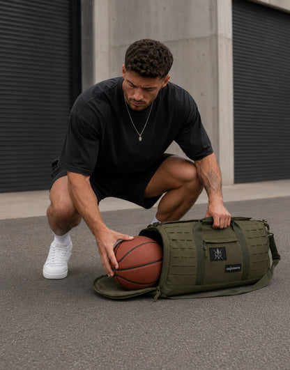Gym Generation Fitness Sporttasche Maverick in Olive mit separatem Schuhfach, Basketball und Athlet Outdoor, robuste Gym Tasche mit Laser-Cut-MOLLE