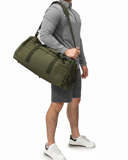 Olive Fitness Sporttasche von Gym Generation – Vielseitige Gym Tasche in Olive mit Schuhfach, Klettfläche für Patches und geräumigem Stauraum, ideal für Freizeit und Fitness.