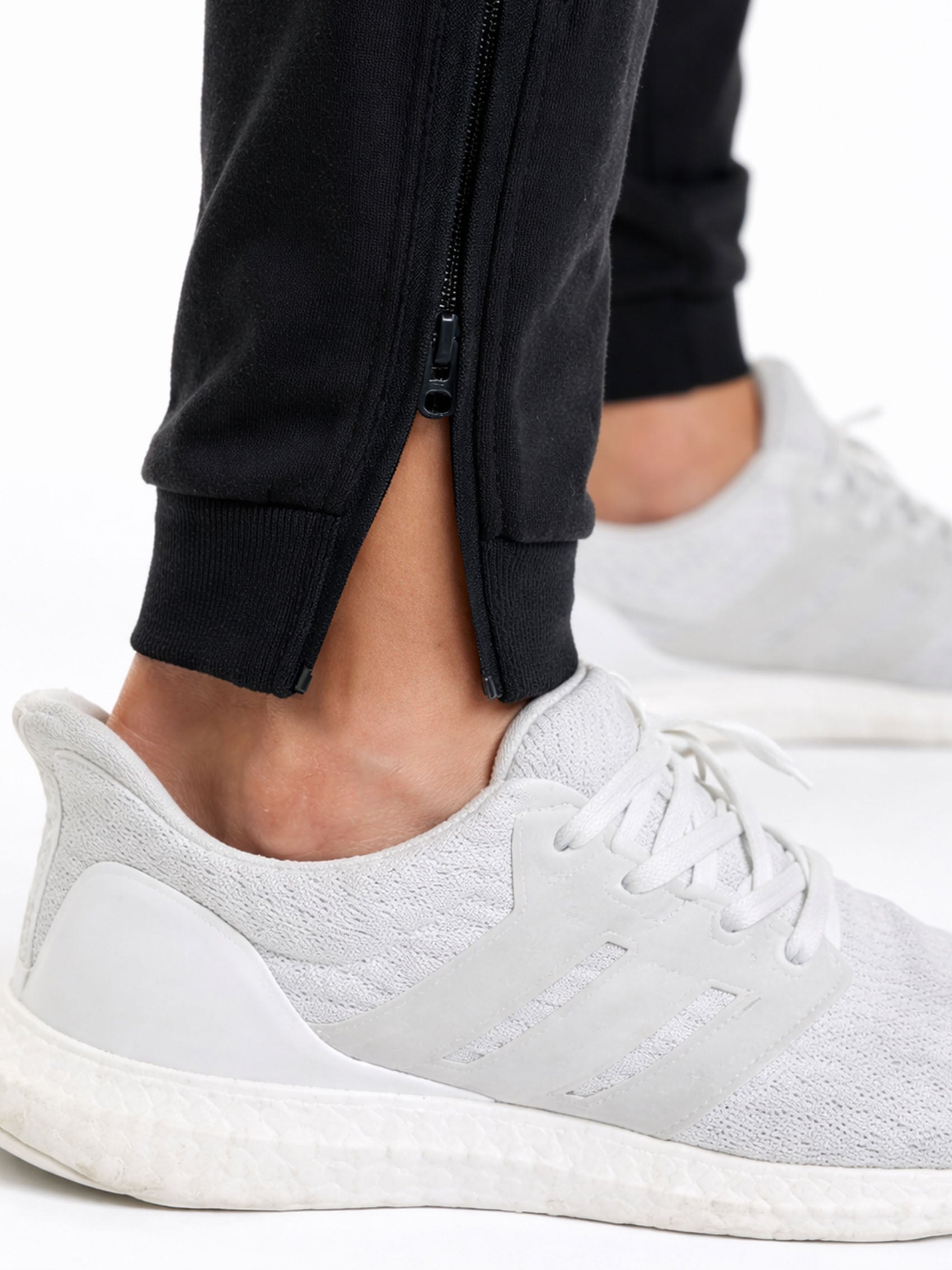 Gym Generation Trainingshose schwarz – Reißverschluss am Beinabschluss für flexible Passform