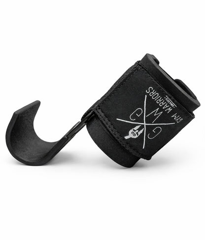 Schwarze Fitness Zughilfe mit Haken von Gym Generation in Detailansicht – robuste Lifting Hooks mit gepolsterter Handgelenkschlaufe für schweres Krafttraining