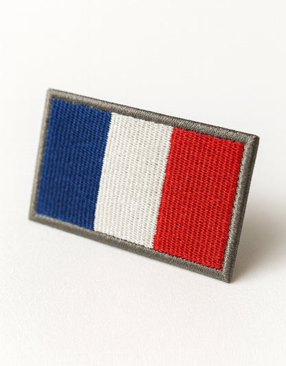 Frankreich Tricolore Patch mit Klettverschluss, gesticktes Blau-Weiss-Rot Wappen, Premium Velcro Patch zur Personalisierung von Rucksäcken, Tactical Gear, Gym-Bags und Fan-Equipment für französische Community & Supporter.