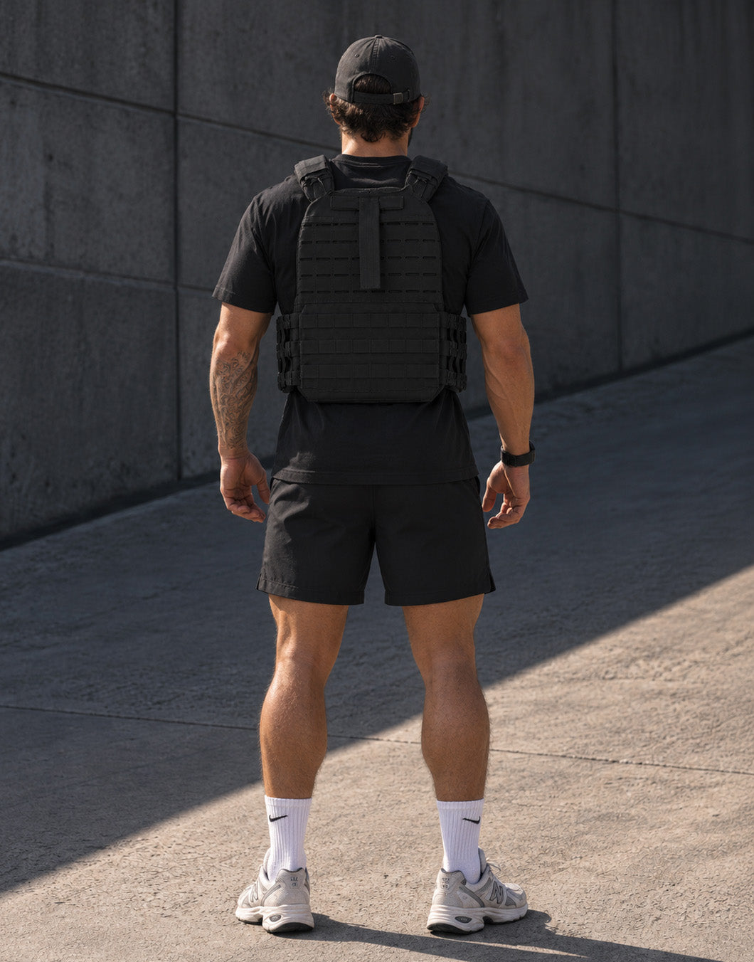 Weight vest worn from the back – the Gym Generation vest sits close to the torso like a plate carrier, for pull-ups and walking with weight