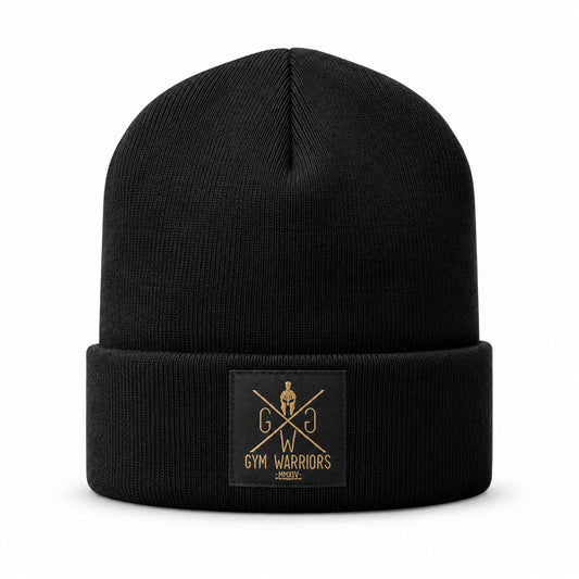 Gym Beanie Schwarz von Gym Generation – Mütze mit feinem Strick, breitem Umschlag und goldenem Patch