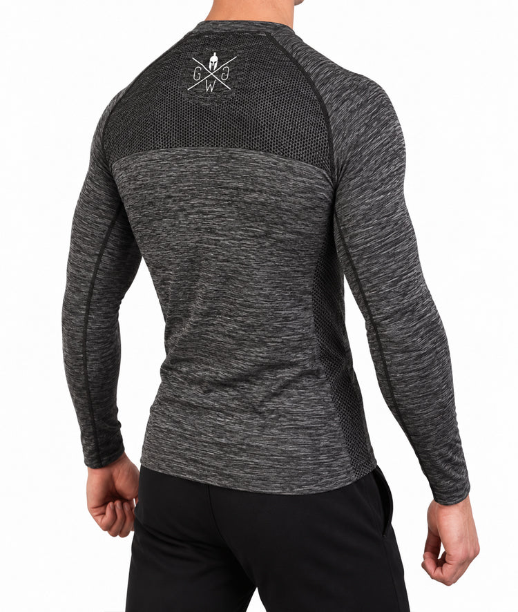 Gym Longsleeve Herren Dunkelgrau schräg von hinten, eng anliegend mit offenen Strickzonen an Rücken und Flanken, Gym Generation