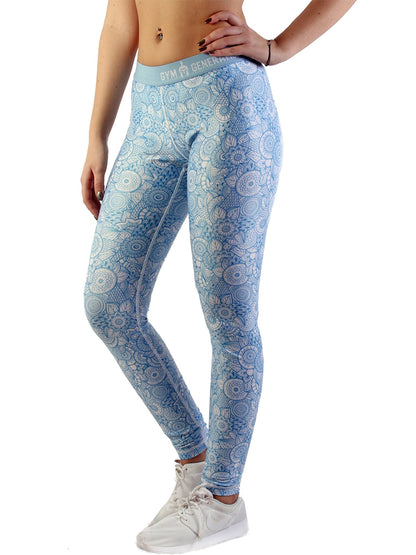 Seitenansicht der Fitness Leggings Mandala in Skyblue für Damen, mit atmungsaktivem Stoff und Mandala-Print, ideal für Sport und Alltag.