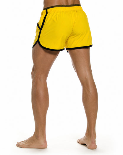 Gelbe Gym Generation Gym Shorts für Herren mit schwarzen Kontraststreifen in gerader Rückenansicht.