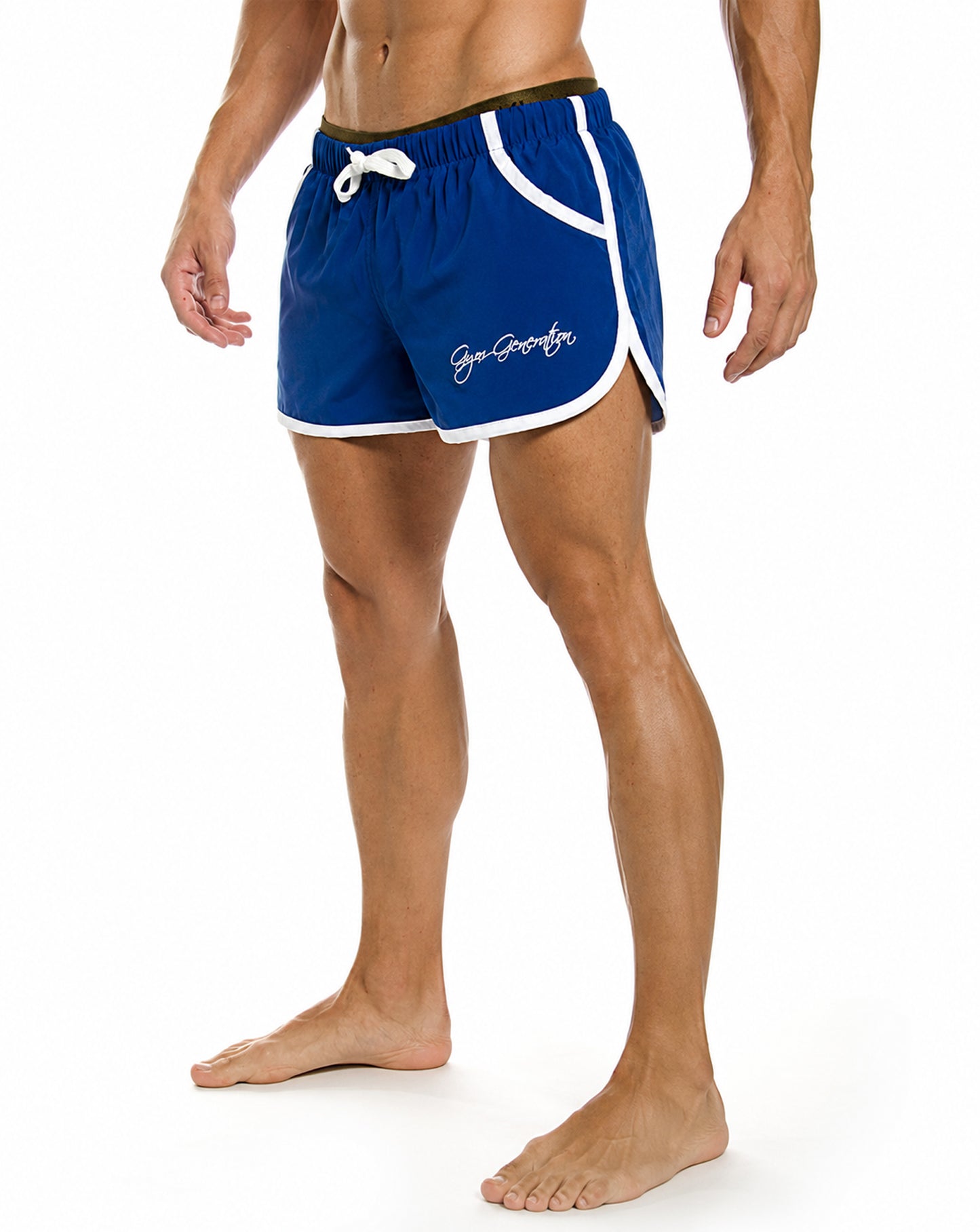 Blaue Zyzz Shorts für Herren von Gym Generation mit weissen Kontraststreifen, Kordelzug und Logo in seitlicher Frontansicht.
