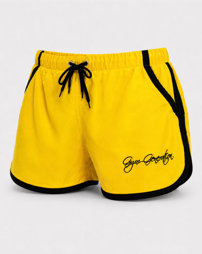 Gelbe Zyzz Shorts für Herren von Gym Generation mit schwarzen Kontraststreifen, Kordelzug und Logo in seitlicher Produktansicht.