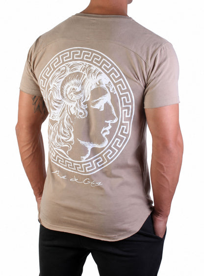 Beiges Gym T-Shirt für Herren von Gym Generation mit grossem weissem Alexander the Great Rückenprint auf weissem Studiohintergrund