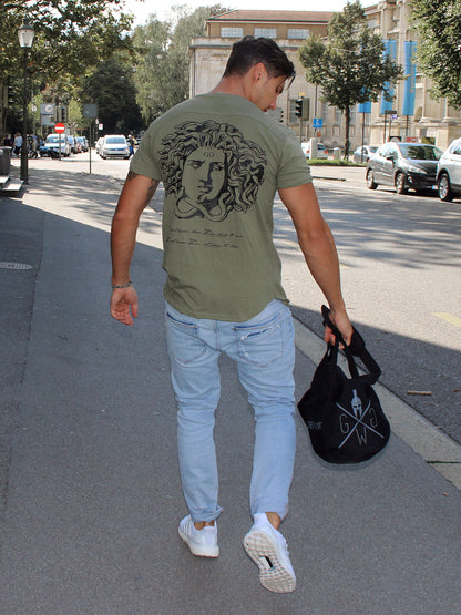 Gym Generation T-Shirt in Olive und grossem Medusa-Print.