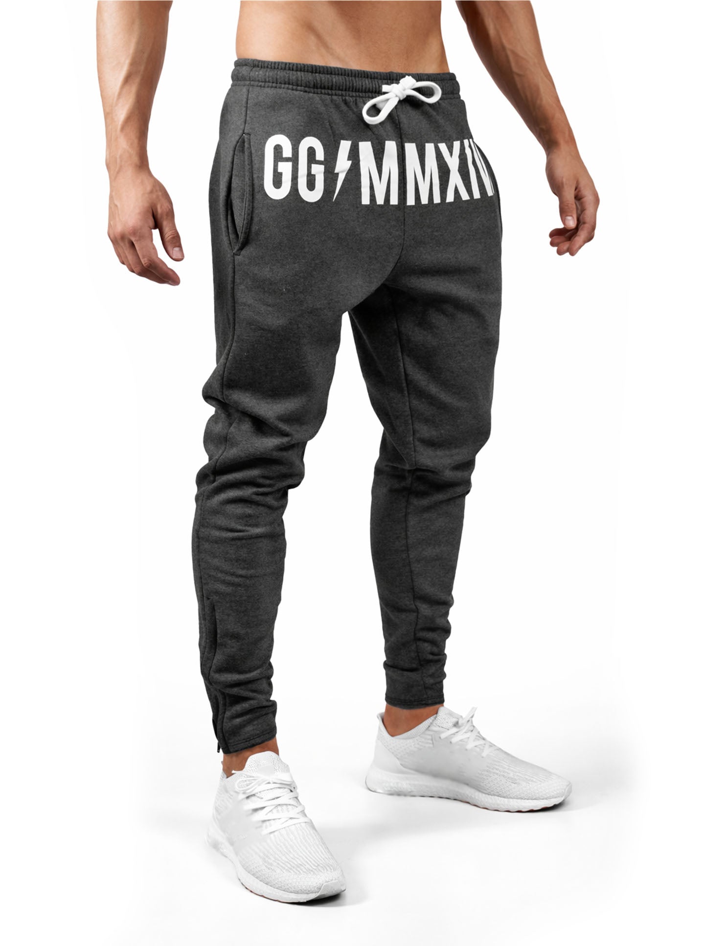 Gym Generation Herren Jogginghose in Dunkelgrau mit schmaler Trainingspassform und Kordelzug, seitliche Ansicht der Fitnesshose für Krafttraining im Gym