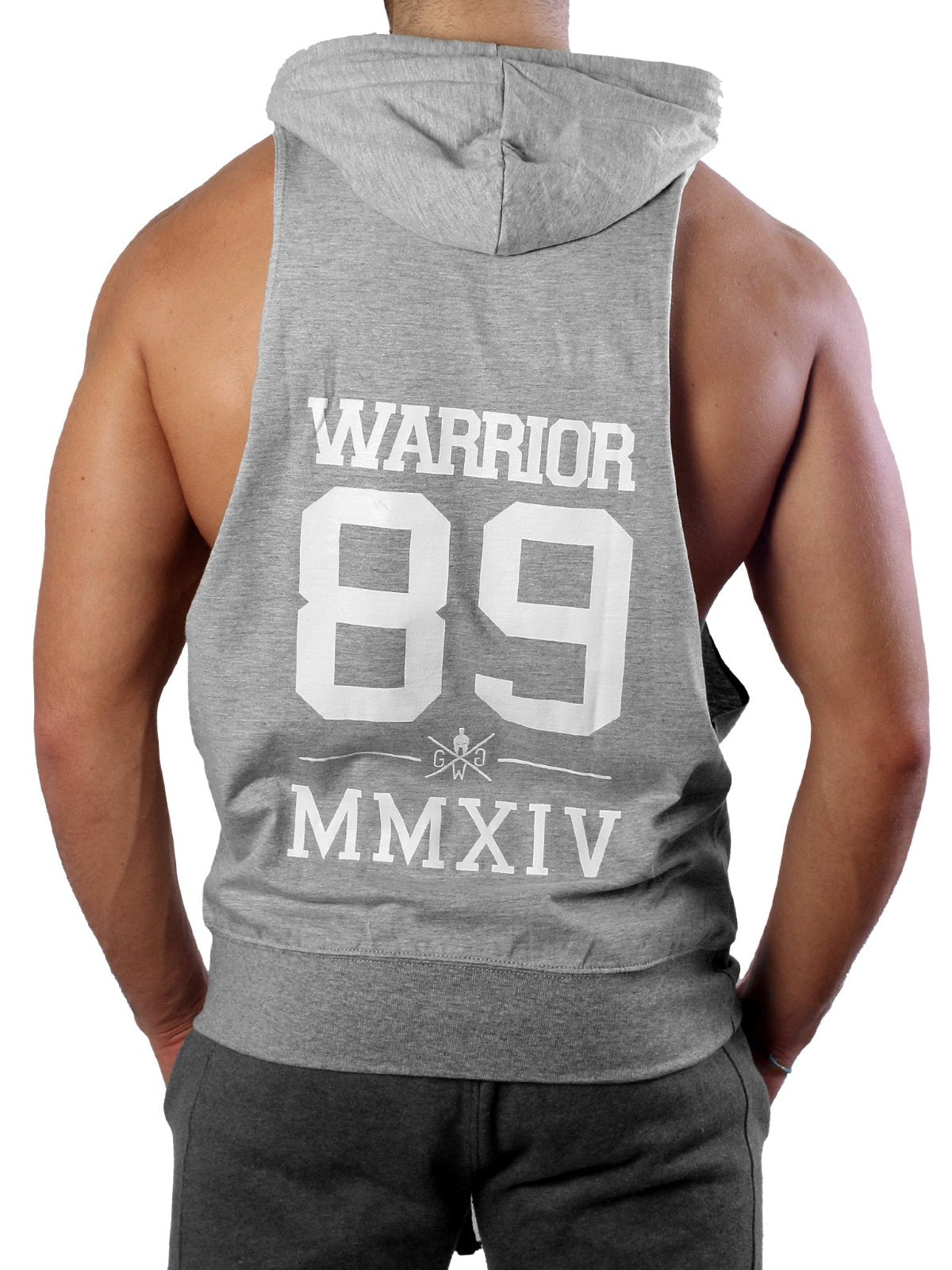 Rückansicht des grauen Gym Generation Kapuzen Tank Tops 'Warrior 89' mit auffälligem Logo-Design