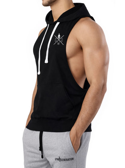 Schwarzes Kapuzen Tank Top für Herren von Gym Generation in schräger Ansicht – ärmelloser Fitness Hoodie mit sportlichem Schnitt und markantem Brustlogo