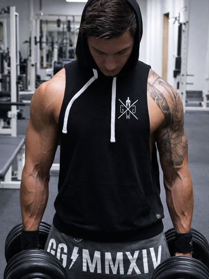 Schwarzes Kapuzen Tank Top für Herren von Gym Generation im Gym – ärmelloser Fitness Hoodie mit weißem Brustlogo beim Hanteltraining