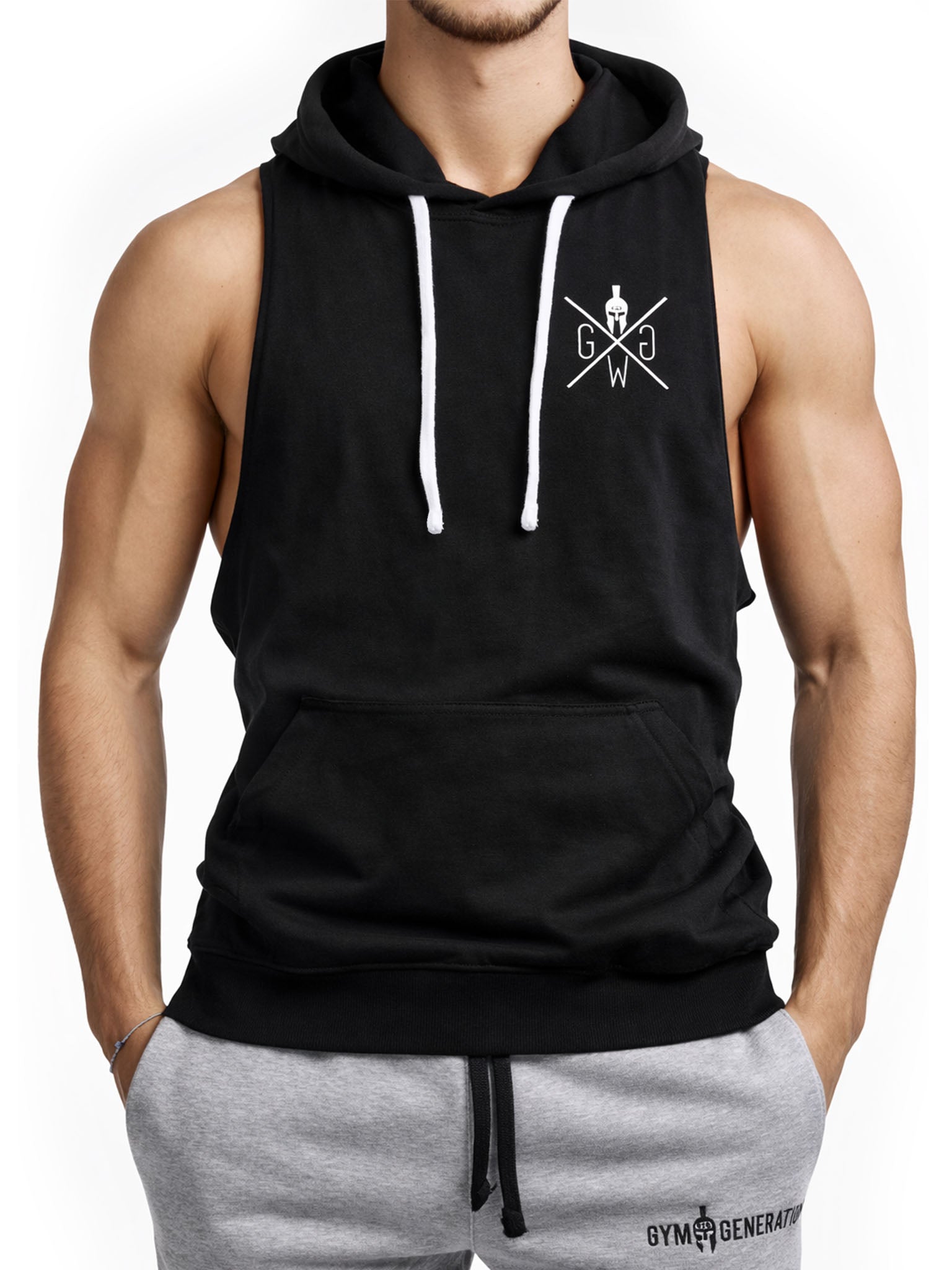 Schwarzes Gym Tank Top mit Kapuze für Herren von Gym Generation – ärmelloser Fitness Hoodie mit weißem Kordelzug und Logo auf der Brust