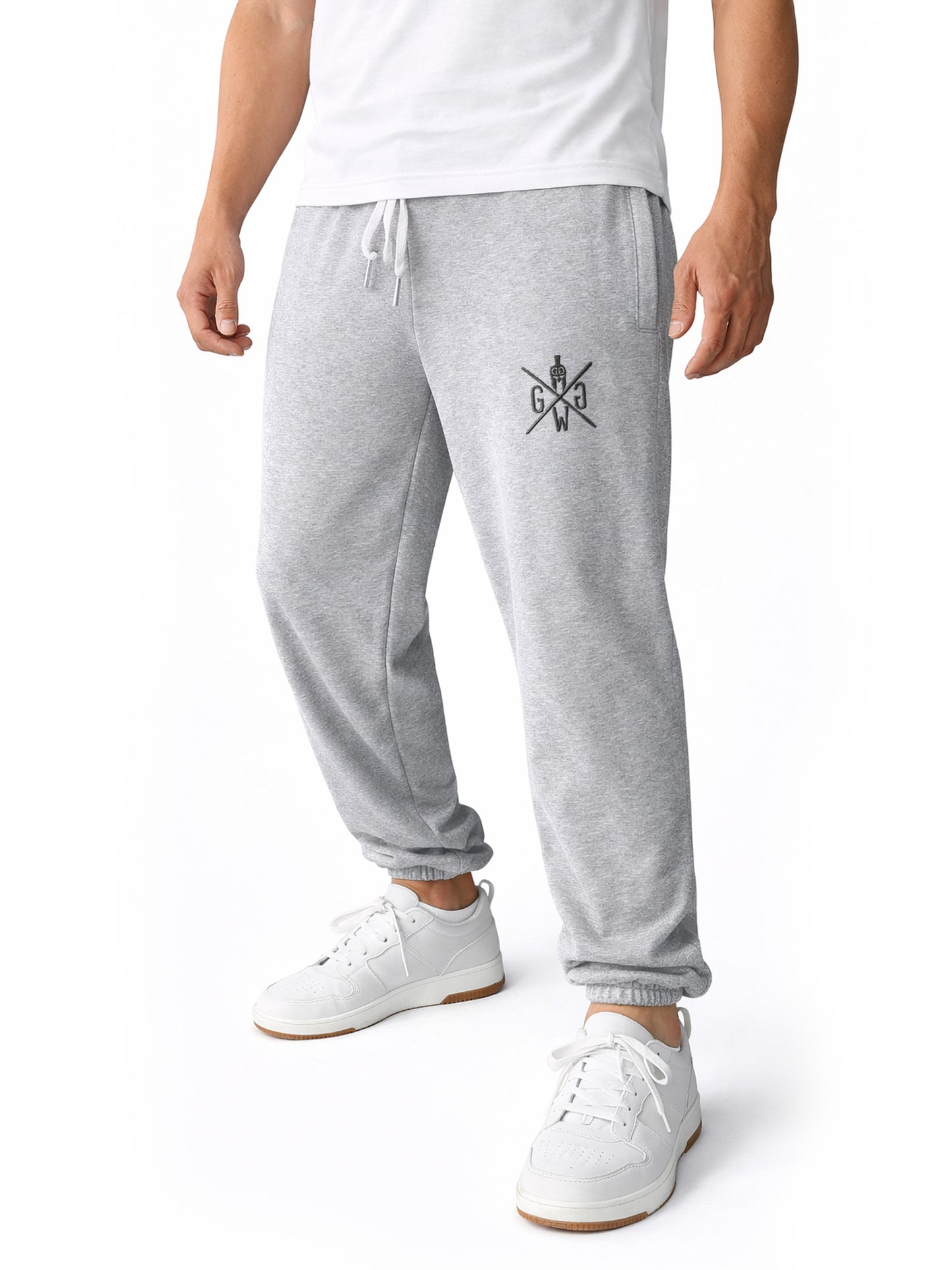 Bewegungsansicht der grauen Gym Generation Herren Jogginghose mit Baggy Fit aus French Terry, elastischem Bund und Logo-Stick für Rest Day und Freizeit