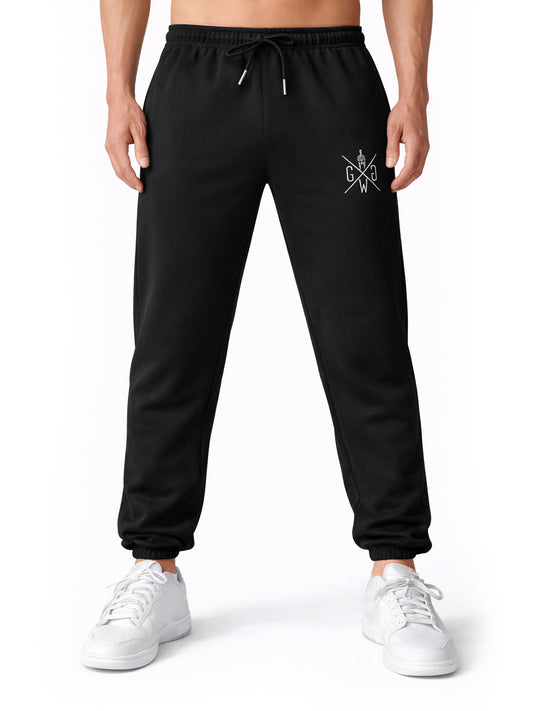 Frontansicht der schwarzen Gym Generation Herren Jogginghose mit Baggy Fit aus French Terry, elastischem Bund und Logo-Stick für Rest Day und Freizeit