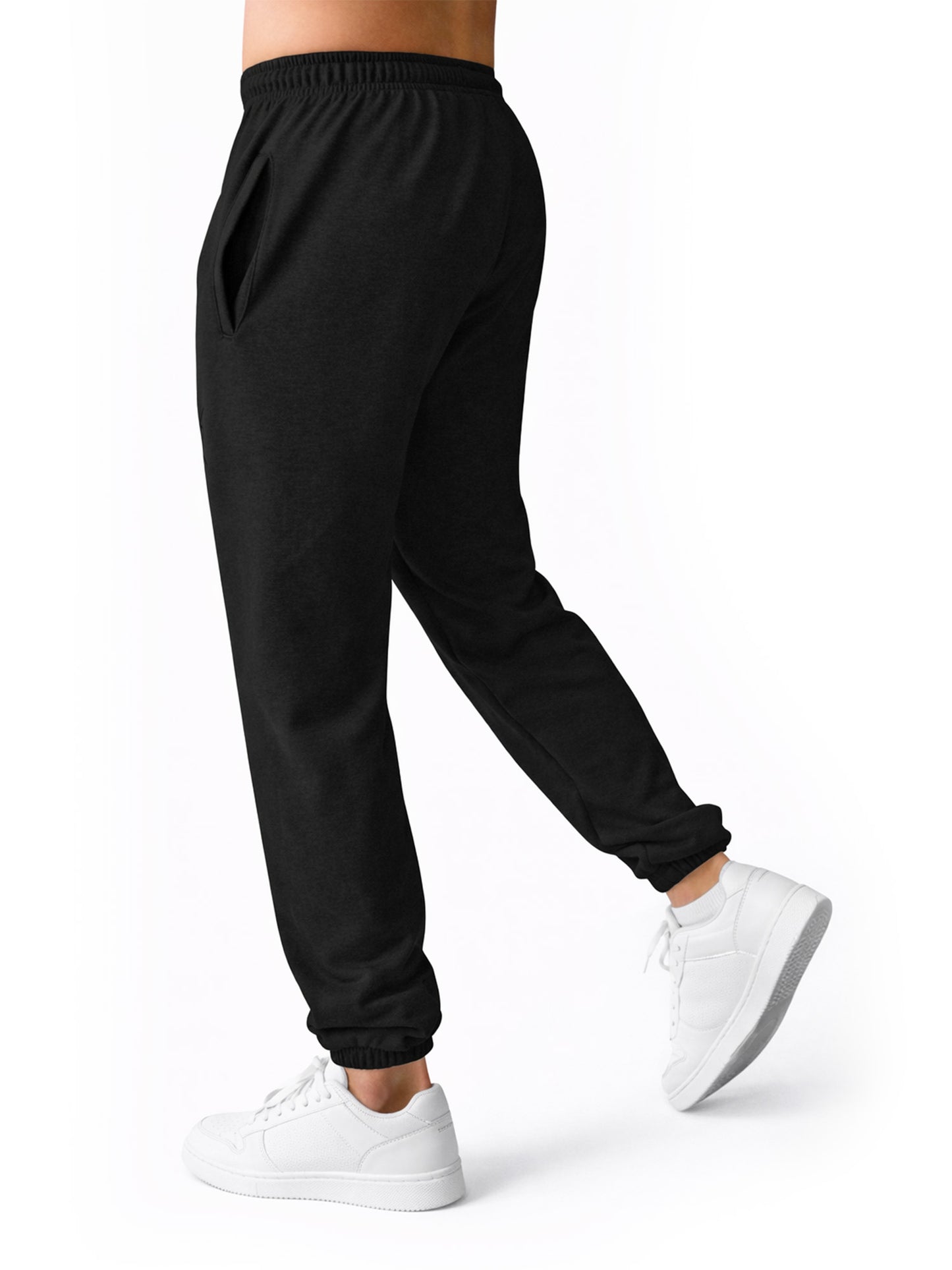 Seitenansicht der schwarzen Gym Generation Herren Jogginghose mit Baggy Fit aus French Terry, elastischem Bund und praktischer Seitentasche für Rest Day und Freizeit